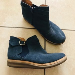 ✨ cklass suede blue booties ✨